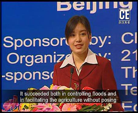 Trương Kinh trong cuộc thi nói tiếng Anh toàn quốc