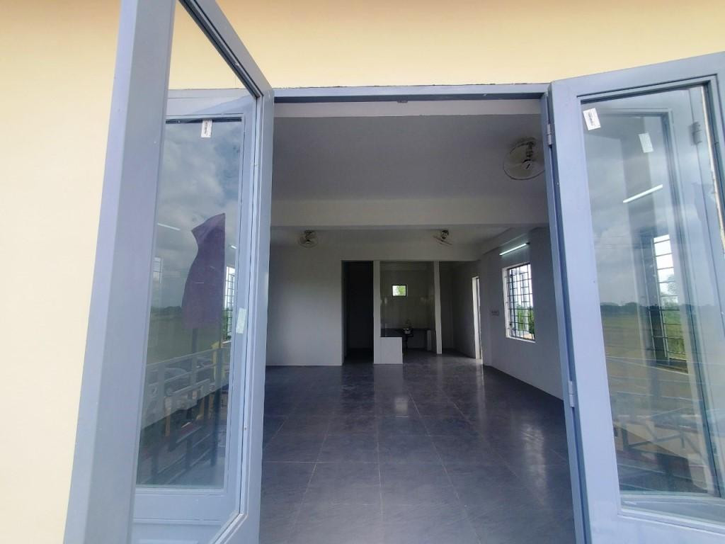 Tầng hai của nhà văn hóa đủ chỗ tránh lũ cho toàn bộ hộ dân tại Đội 1 - Thôn Long Hưng (21 gia đình với khoảng 70 người).