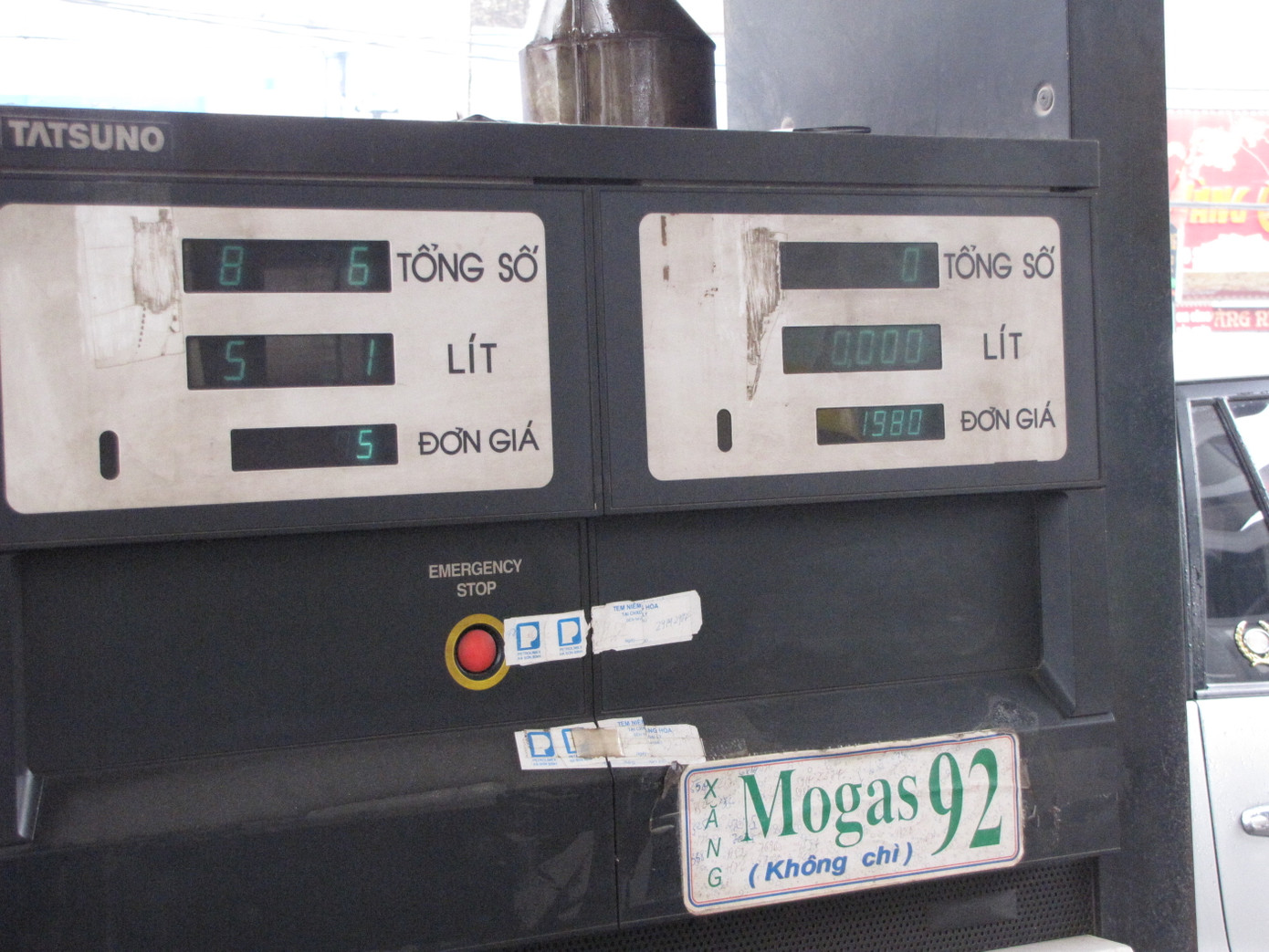 Giá xăng mới bắt đầu áp dụng từ 10h ngày 24-2.