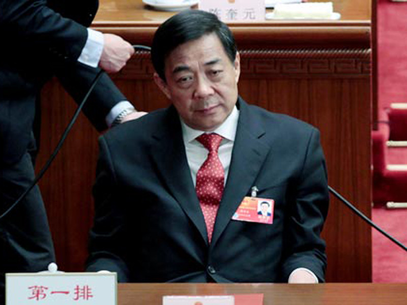 Liệu có ai đứng sau 