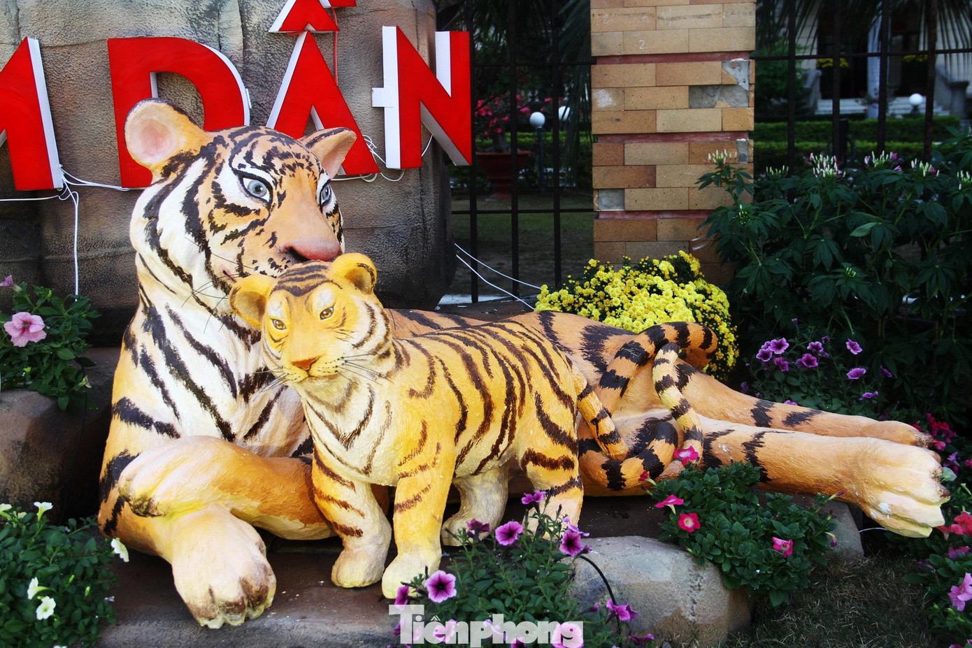 Hình ảnh linh vật hổ tại công viên Nha Trang