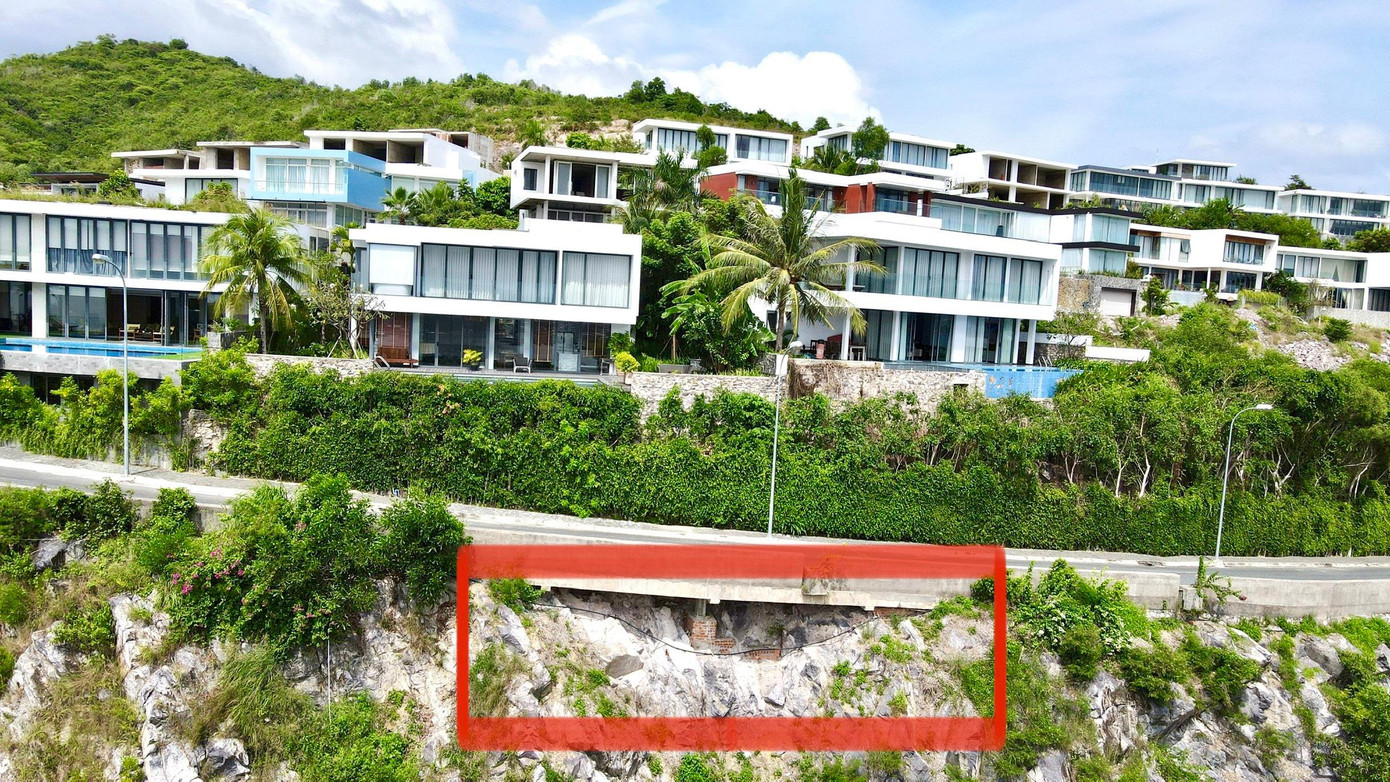 Nguy cơ sạt lở tại dự án KBT Anh Nguyễn - Nha Trang. Ảnh L.H