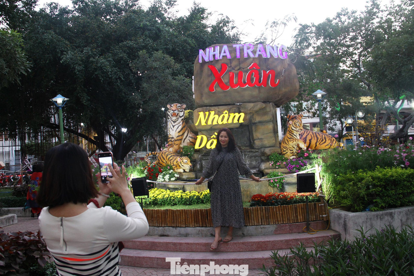 Đón Tết Nhâm Dần 2022, các khách sạn, khu vui chơi giải trí, trung tâm thương mại tại phố biển Nha Trang đã làm linh vật hổ với nhiều chất liệu, kiểu dáng khác nhau.