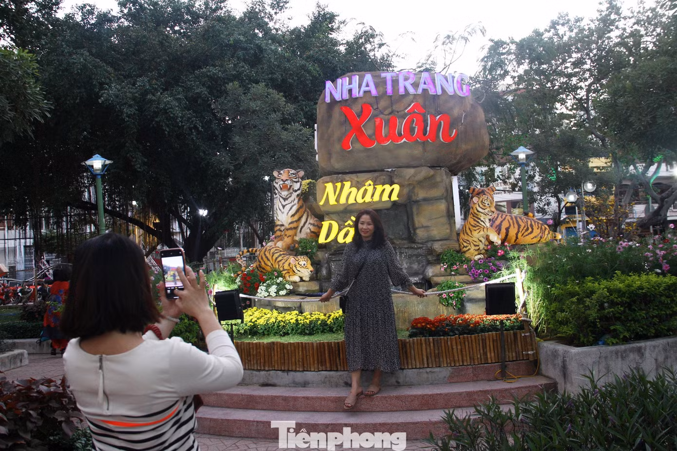 Đón Tết Nhâm Dần 2022, các khách sạn, khu vui chơi giải trí, trung tâm thương mại tại phố biển Nha Trang đã làm linh vật hổ với nhiều chất liệu, kiểu dáng khác nhau.