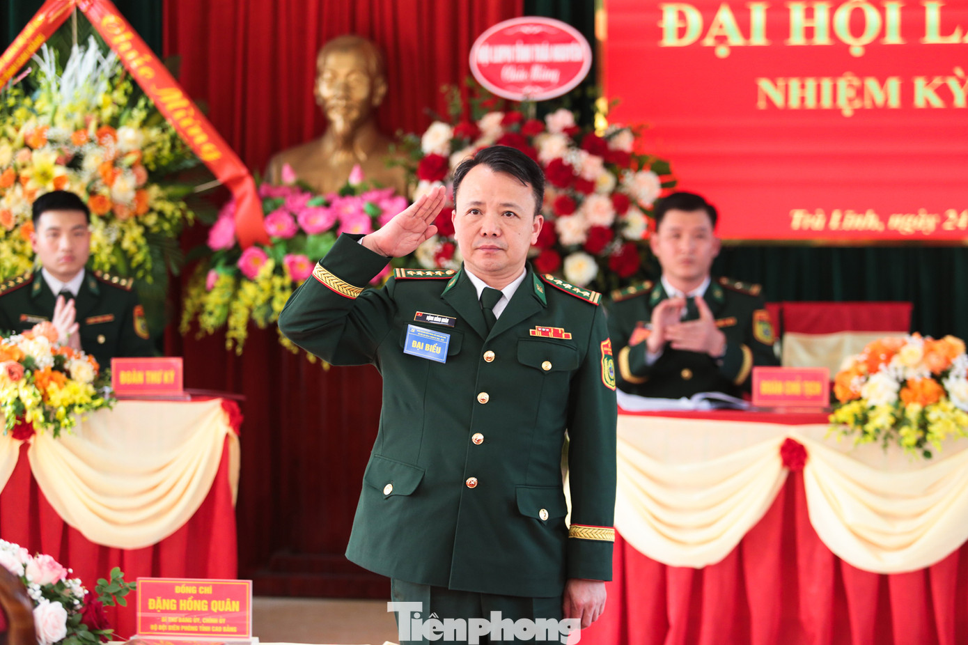 Đại tá Đặng Hồng Quân - Chính ủy Bộ đội Biên phòng tỉnh Cao Bằng dự và chỉ đạo tại đại hội. Ảnh: Hân Nguyễn.