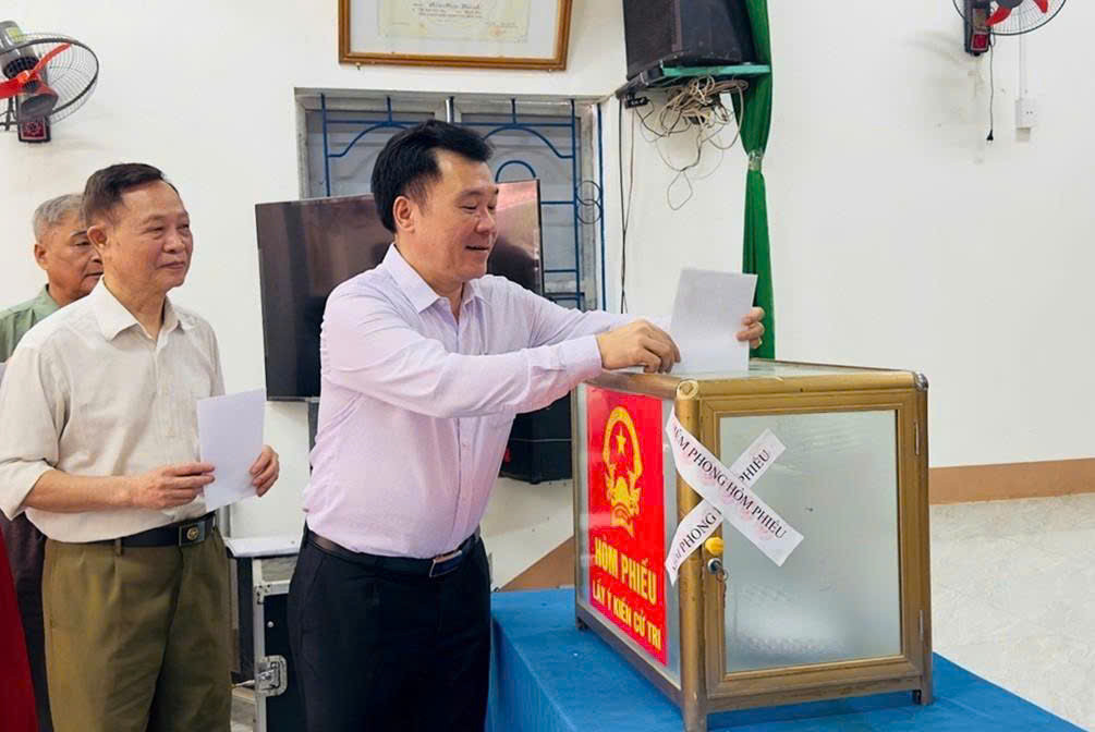 Cử tri huyện Định Hóa (Thái Nguyên) bỏ phiếu về việc sắp xếp đơn vị hành chính cấp xã, sáp nhập tỉnh.