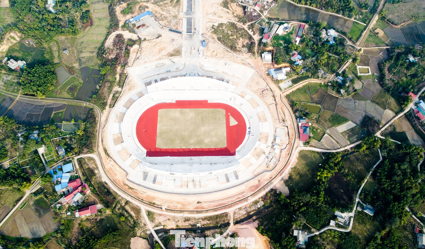 Dự án sân vận động tỉnh Thái Nguyên được triển khai tại xã Phúc Trìu, cách trung tâm TP. Thái Nguyên khoảng 10 km. Công trình có tổng mức đầu tư trên 535 tỷ đồng, được xây dựng trên khu đất có diện tích 15,47 ha.