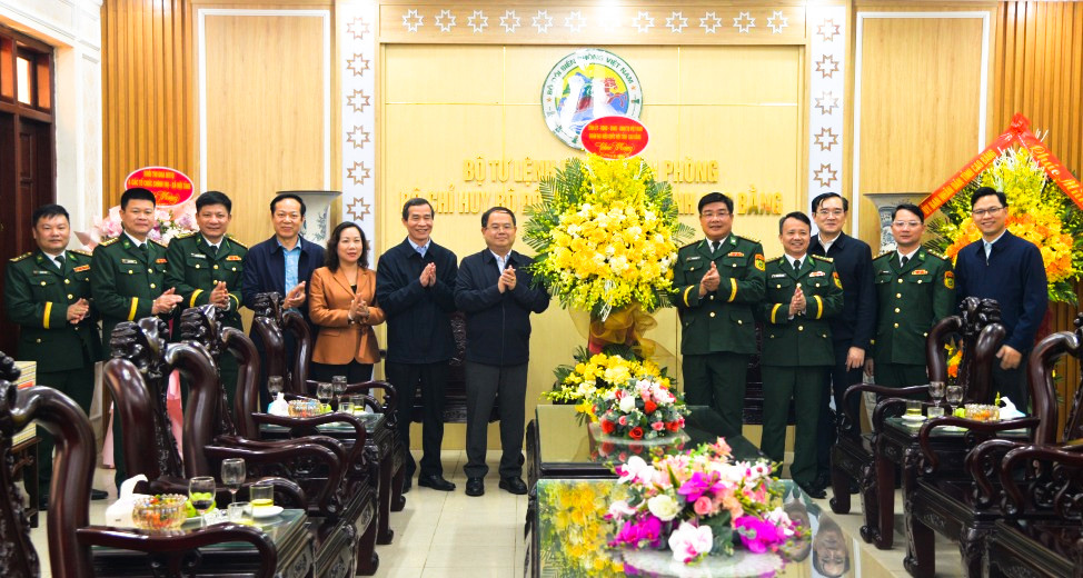 Bí thư Tỉnh ủy Cao Bằng Quản Minh Cường thăm, chúc mừng ngày truyền thống Bộ đội Biên phòng tỉnh Cao Bằng. Ảnh: Báo Cao Bằng.