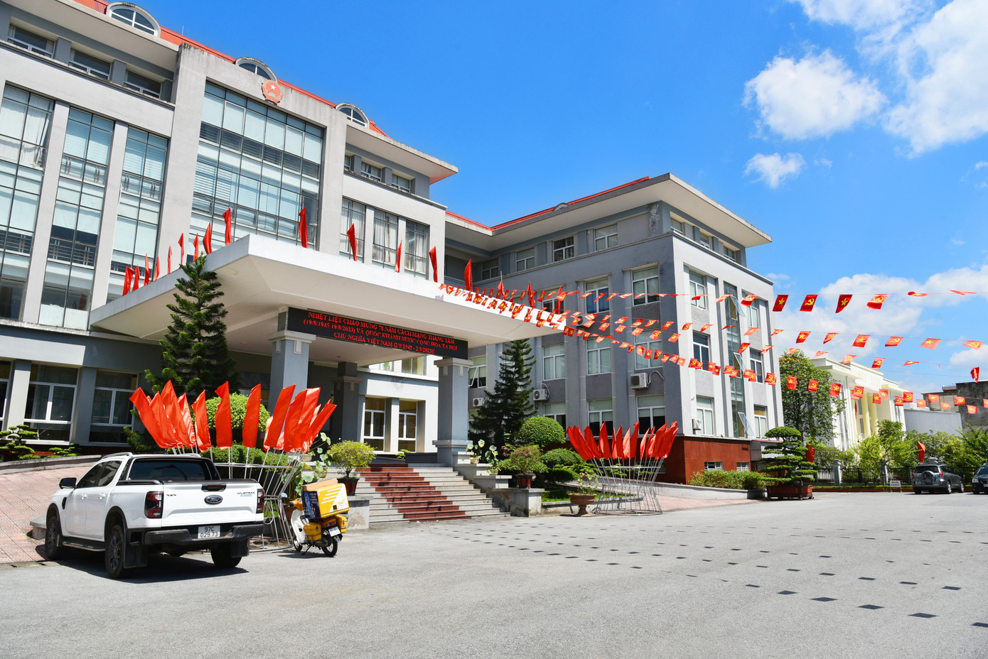 Trụ sở Thành ủy - HĐND - UBND thành phố Bắc Kạn. Ảnh: Báo Bắc Kạn. Trụ sở Thành ủy - HĐND - UBND thành phố Bắc Kạn. Ảnh: Báo Bắc Kạn.