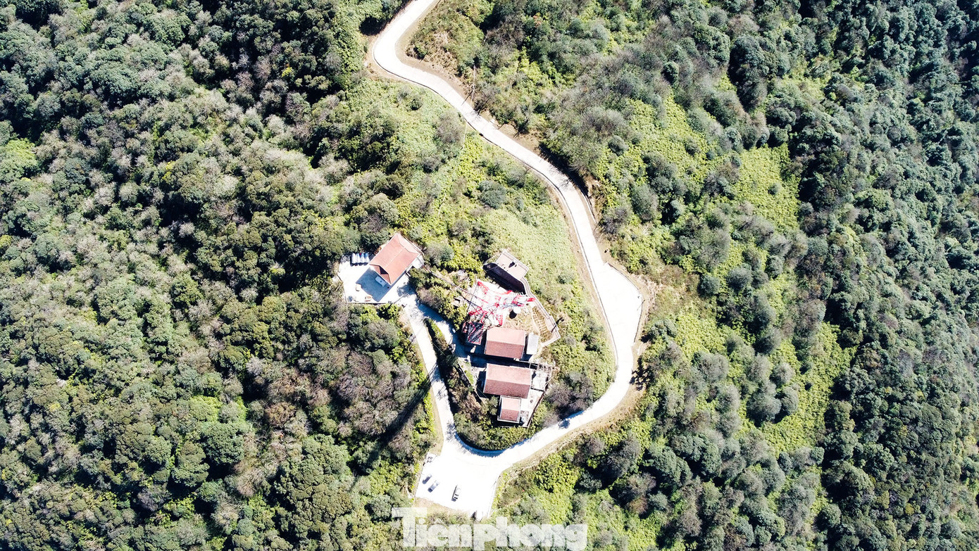 Đỉnh Phia Oắc thuộc địa phận xã Thành Công, huyện Nguyên Bình. Đây là đỉnh núi cao thứ hai của Cao Bằng, với độ cao 1.931m so với mực nước biển.