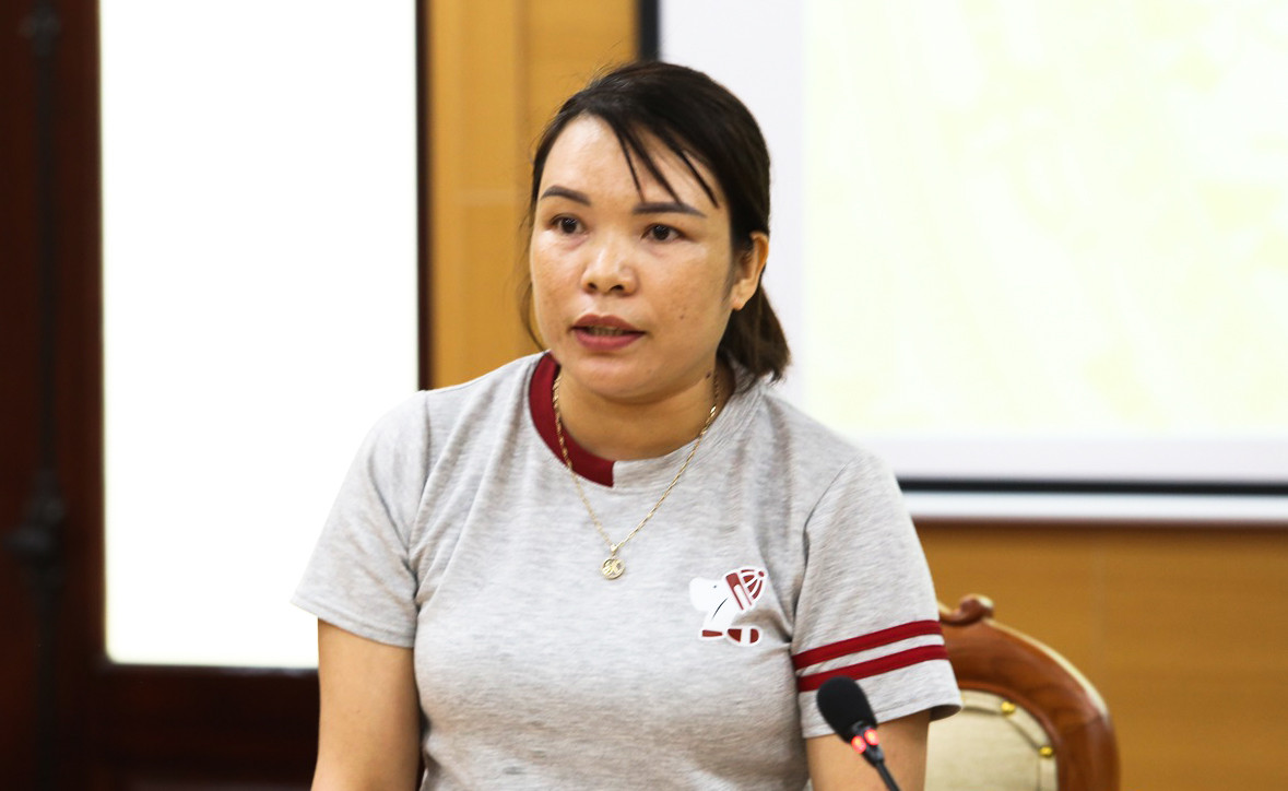 Đại diện các công dân xóm 13, xã Tân Linh, huyện Đại Từ nêu ý kiến phản ánh vấn đề ô nhiễm môi trường của bãi thải mỏ Núi Pháo. Đại diện các công dân xóm 13, xã Tân Linh, huyện Đại Từ nêu ý kiến phản ánh vấn đề ô nhiễm môi trường của bãi thải mỏ Núi Pháo.