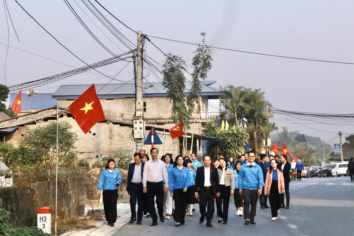 Công trình thanh niên &quot;Tuyến đường cờ Đảng, cờ Tổ quốc&quot;.