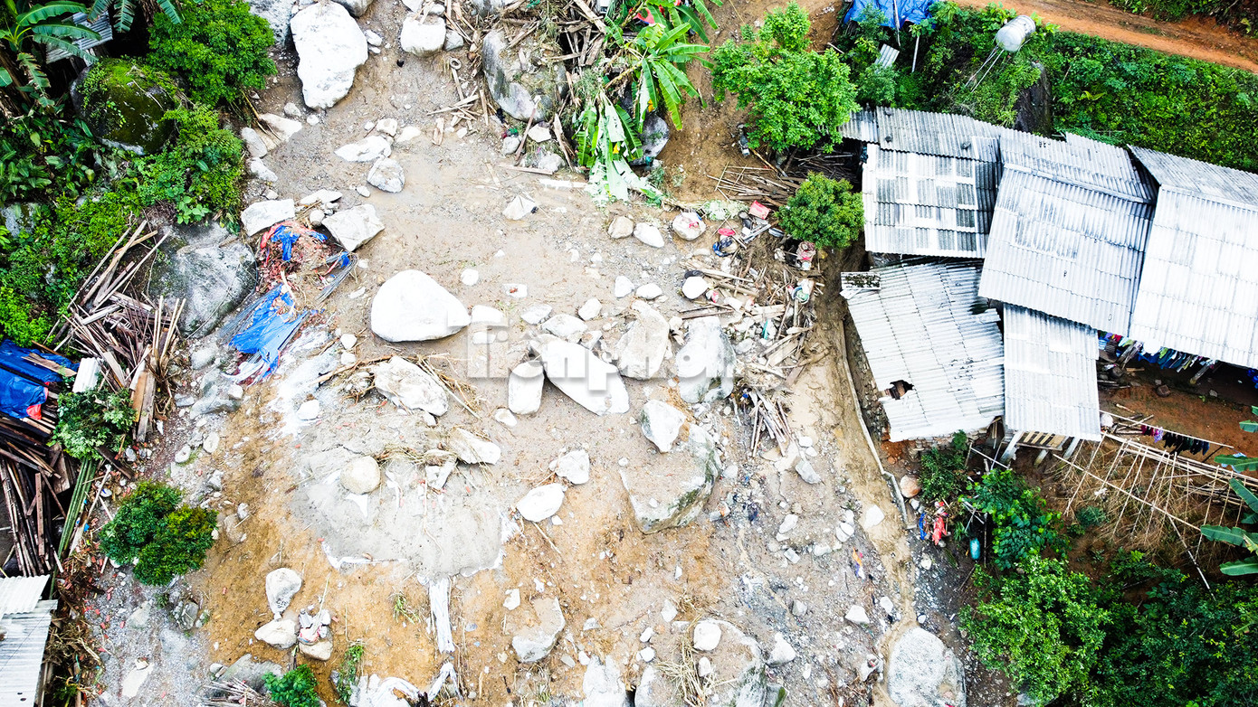 May mắn 3 người thân khác của gia đình bị thương nhẹ và được đưa đi điều trị tại cơ sở y tế.