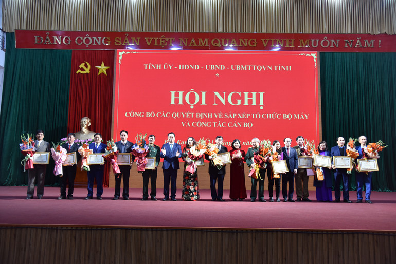 Bắc Kạn vừa công bố các lãnh đạo chủ chốt sở, ngành sau sắp xếp, tinh gọn.