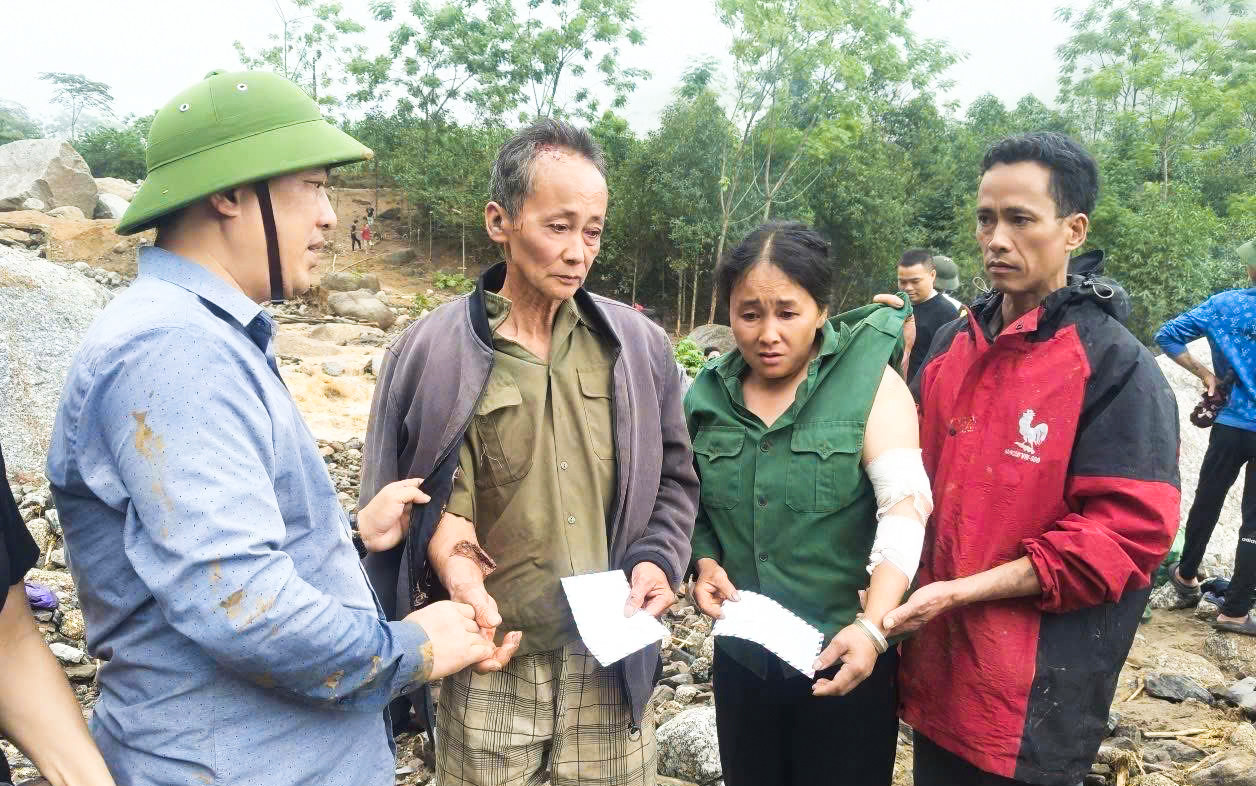 Chính quyền huyện gửi lời thăm hỏi, chia buồn với các gia đình bị nạn.