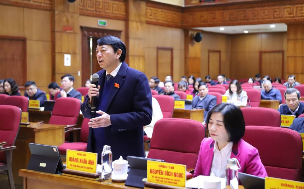 Ông Hoàng Xuân Ánh - Chủ tịch UBND tỉnh Cao Bằng phát biểu tại kỳ họp.