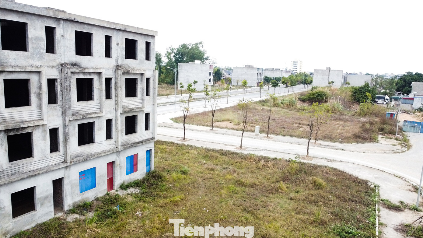 Mặc dù thời điểm hoàn thành dự án đã cận kề, nhưng theo các hộ dân và chính quyền phường Gia Sàng, chủ đầu tư hiện chưa có dấu hiệu tiếp tục triển khai, hoàn thiện.