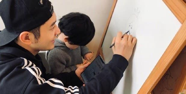 Huỳnh Hiểu Minh chỉ có một người con duy nhất là bé Tiểu Hải Miên. Huỳnh Hiểu Minh chỉ có một người con duy nhất là bé Tiểu Hải Miên.