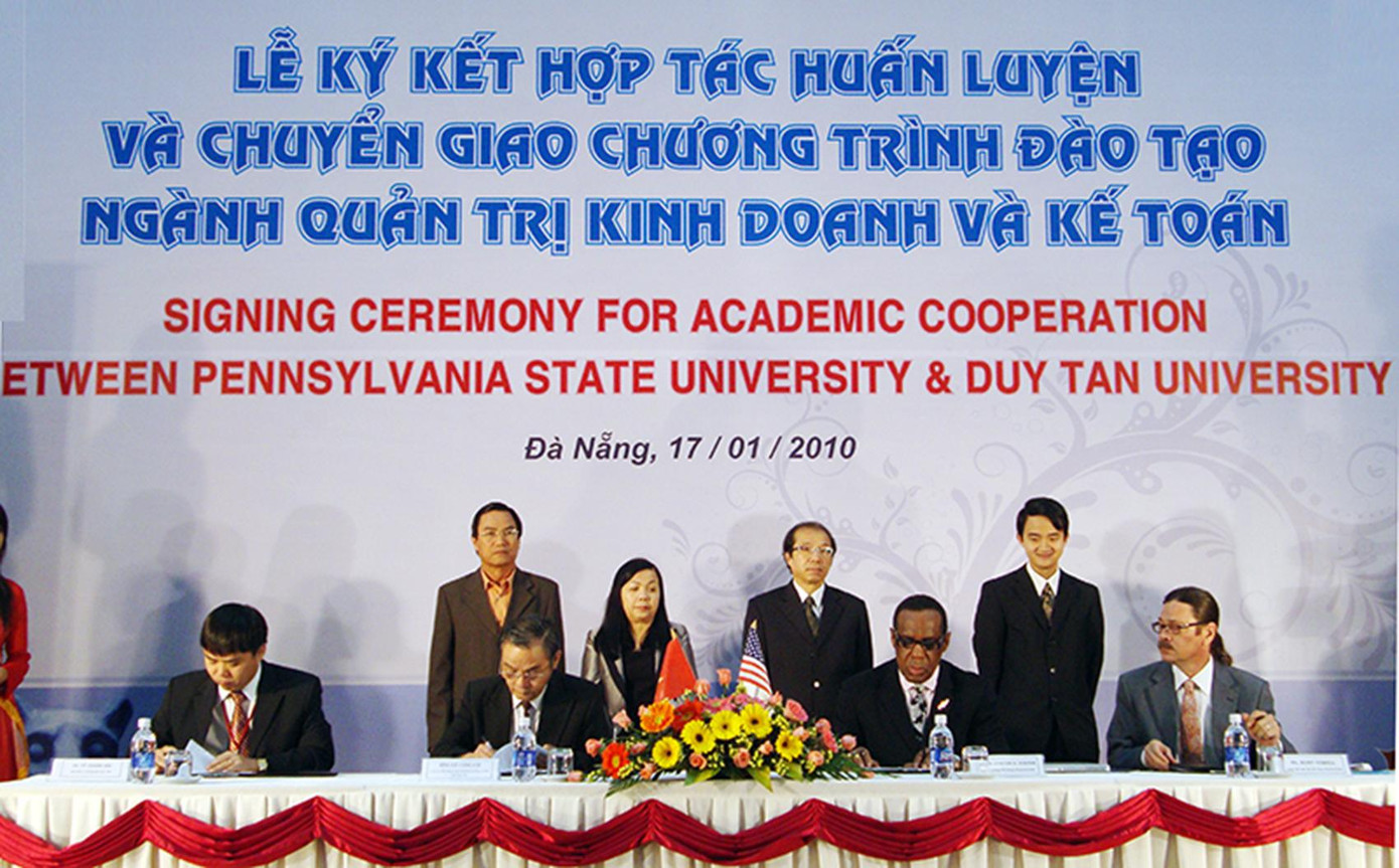 ĐH Duy Tân ký kết với ĐH Bang Pennsylvania (Top 5 đào tạo Du lịch trên thế giới) để nhận chuyển giao các chương trình Tiến tiến và Chất lượng Cao ngành Du lịch