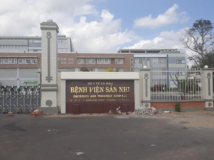 Bệnh viện Sản – Nhi Cà Mau nơi bé T. điều trị và tử vong. Ảnh: NLĐ Bệnh viện Sản – Nhi Cà Mau nơi bé T. điều trị và tử vong. Ảnh: NLĐ