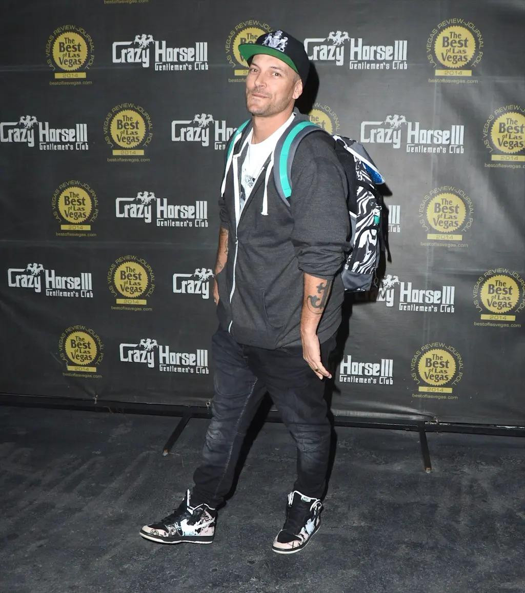 Kevin Federline tung loạt video tố Britney Spears có thái độ không tốt với các con. Kevin Federline tung loạt video tố Britney Spears có thái độ không tốt với các con.