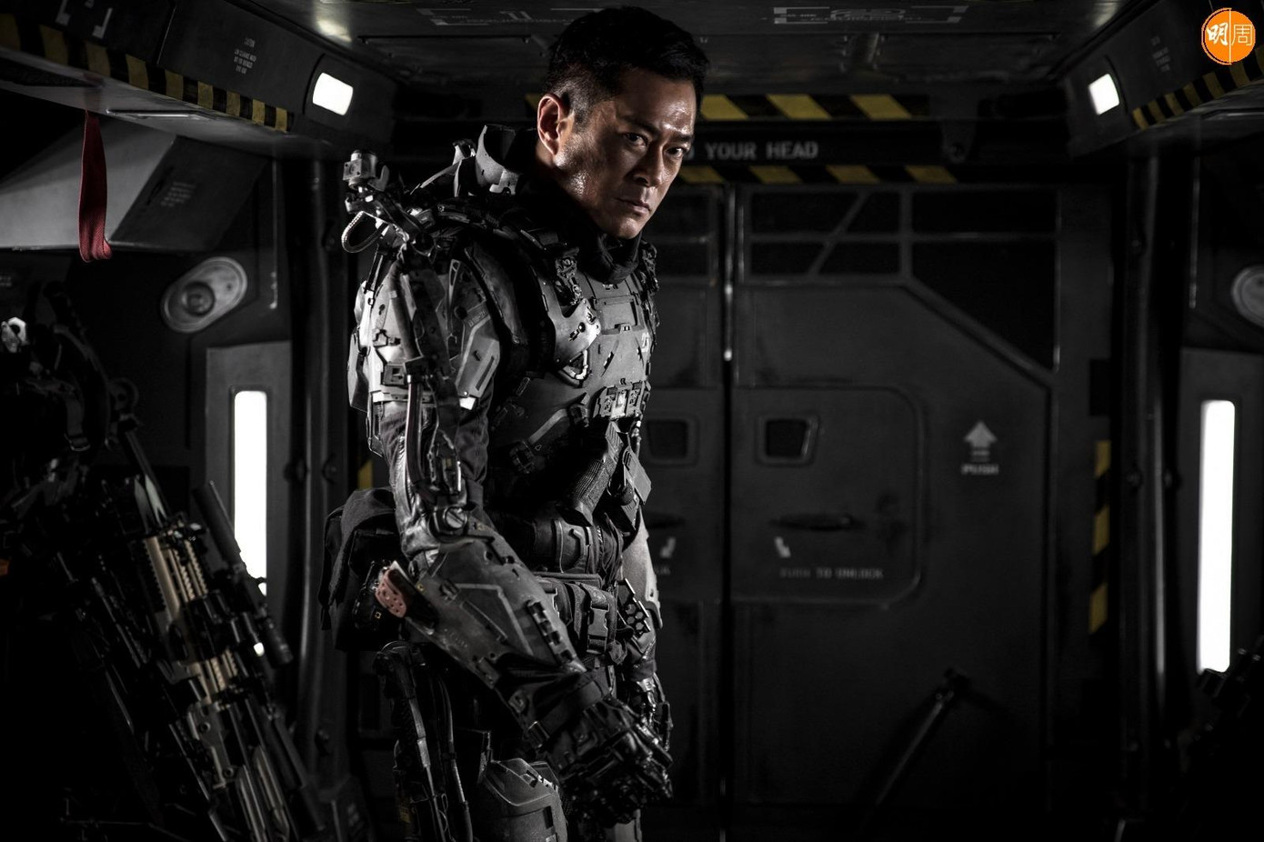 Cổ Thiên Lạc đóng chính kiêm nhà sản xuất của "Minh nhật chiến ký". Cổ Thiên Lạc đóng chính kiêm nhà sản xuất của "Minh nhật chiến ký".