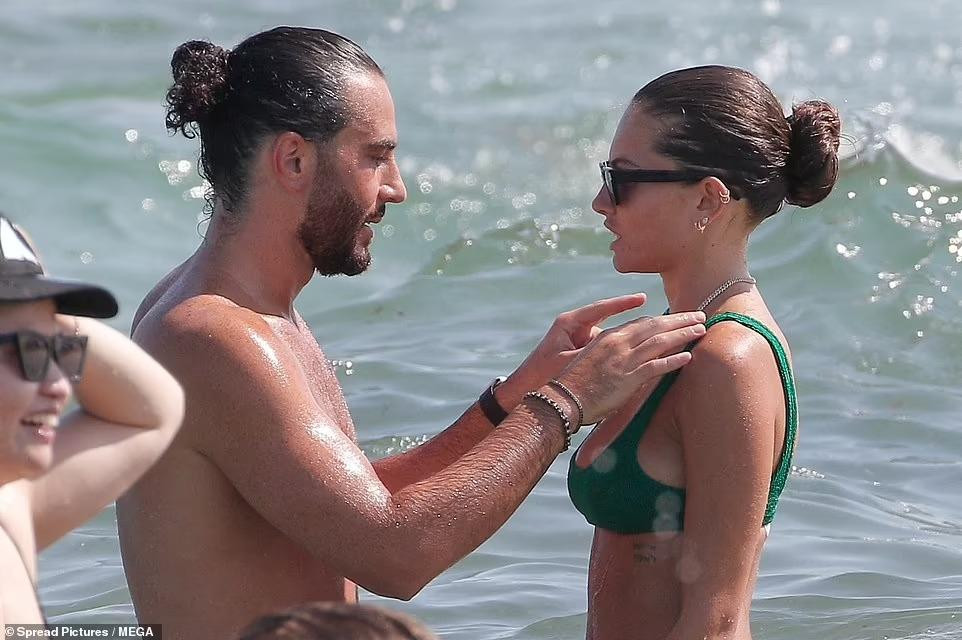 Cặp đôi chính thức hẹn hò từ năm 2020 sau khi Thylane kết thúc mối quan hệ tình cảm với DJ người Pháp Milane Meritte.