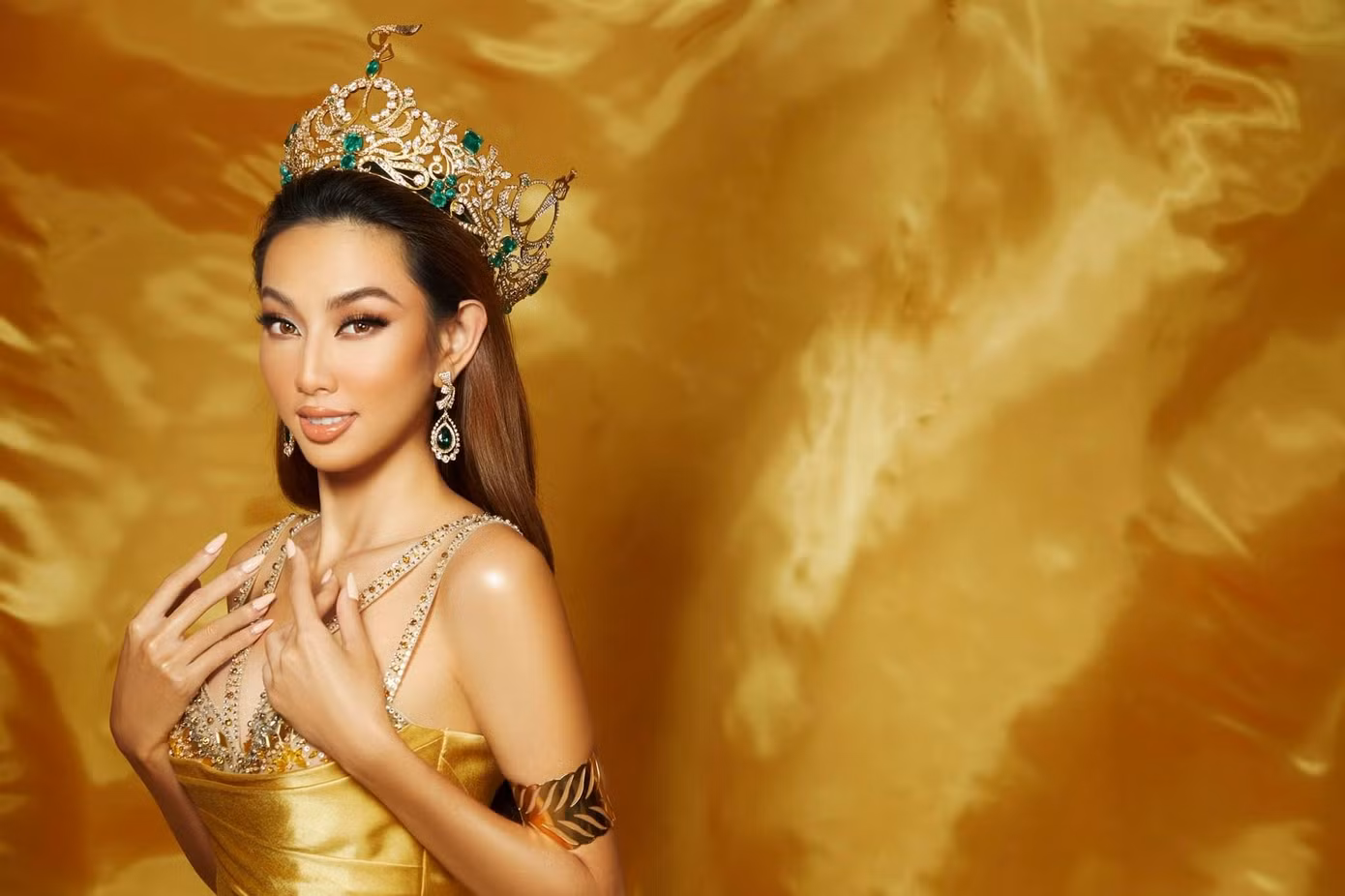 Và vương miện 12 tỷ đồng của Thuỳ Tiên.