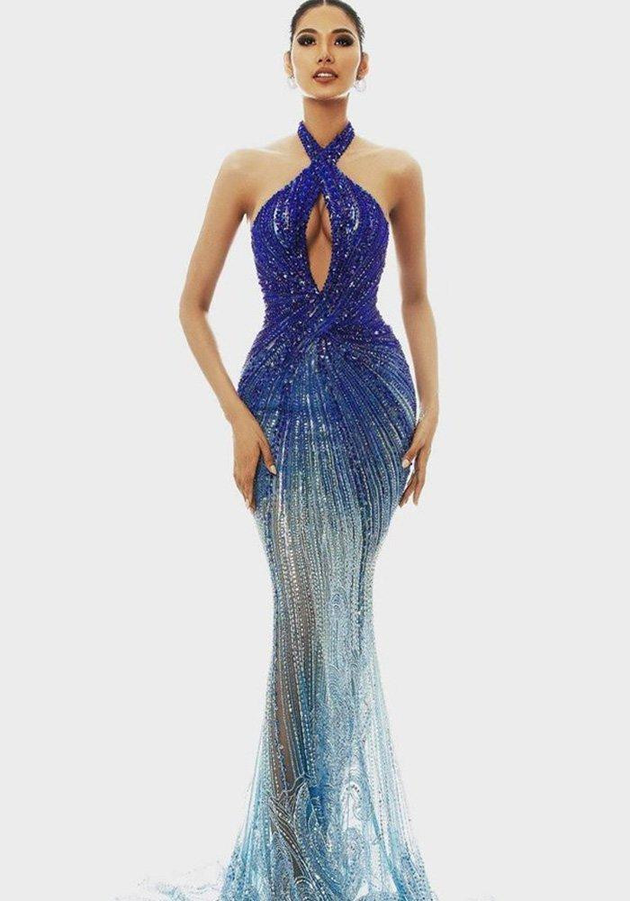 Với thân hình 'cực phẩm', Hoàng Thuỳ đã có màn hoá thân hoàn hảo thành một 'nàng tiên cá' lộng lẫy.