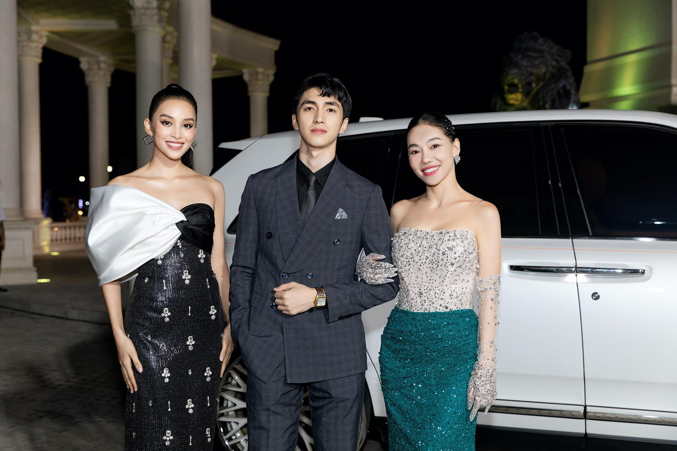 Vắng Á hậu Phương Nga, diễn viên Bình An sánh vai Hoa hậu Tiểu Vy và bà Phạm Kim Dung - chủ tịch Miss World Vietnam.