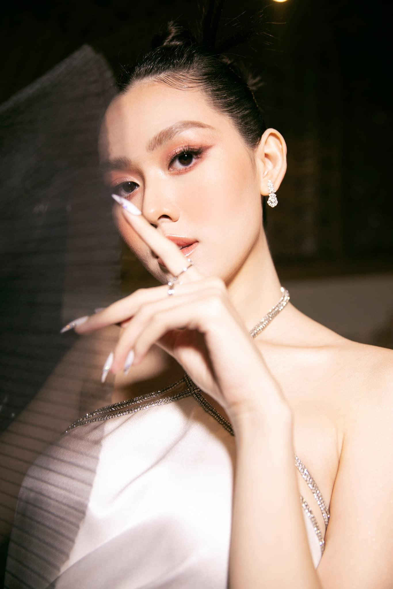 Á hậu Tường San vẫn sở hữu nhan sắc 'đỉnh cao' dù mới sinh con đầu lòng.