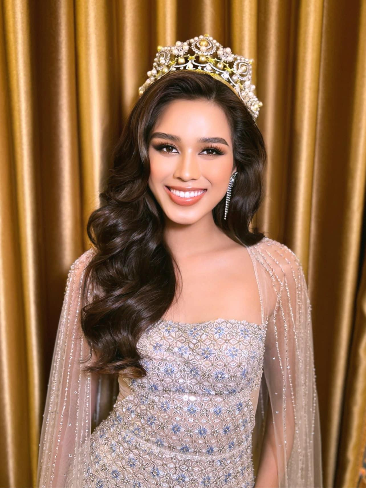 Đỗ Thị Hà khoe nhan sắc 'thăng hạng' đầy xinh đẹp và quyến rũ. Đỗ Thị Hà khoe nhan sắc 'thăng hạng' đầy xinh đẹp và quyến rũ.