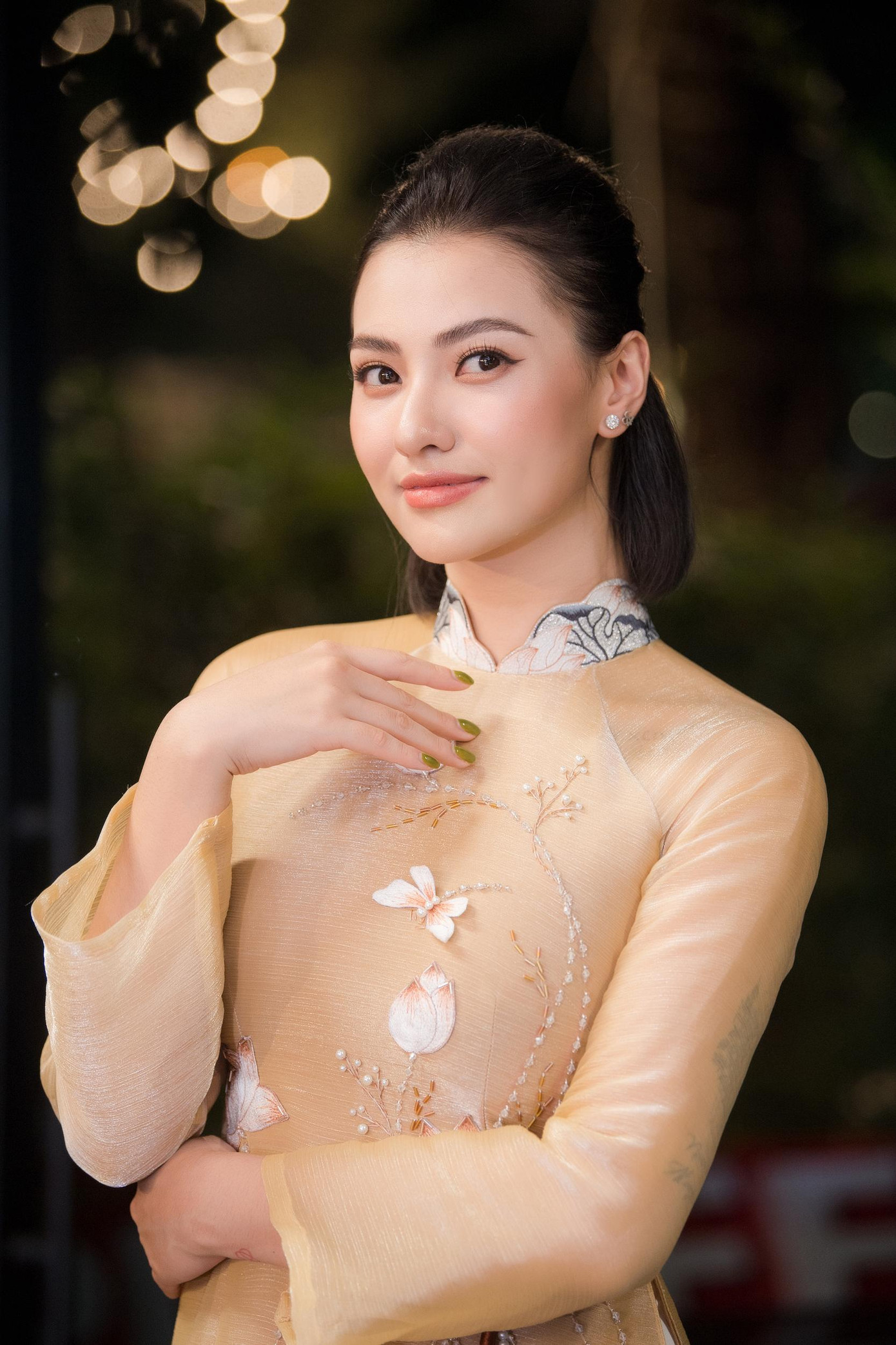 Người mẫu Hồng Quế cũng trình diễn trong chương trình. Người mẫu Hồng Quế cũng trình diễn trong chương trình.