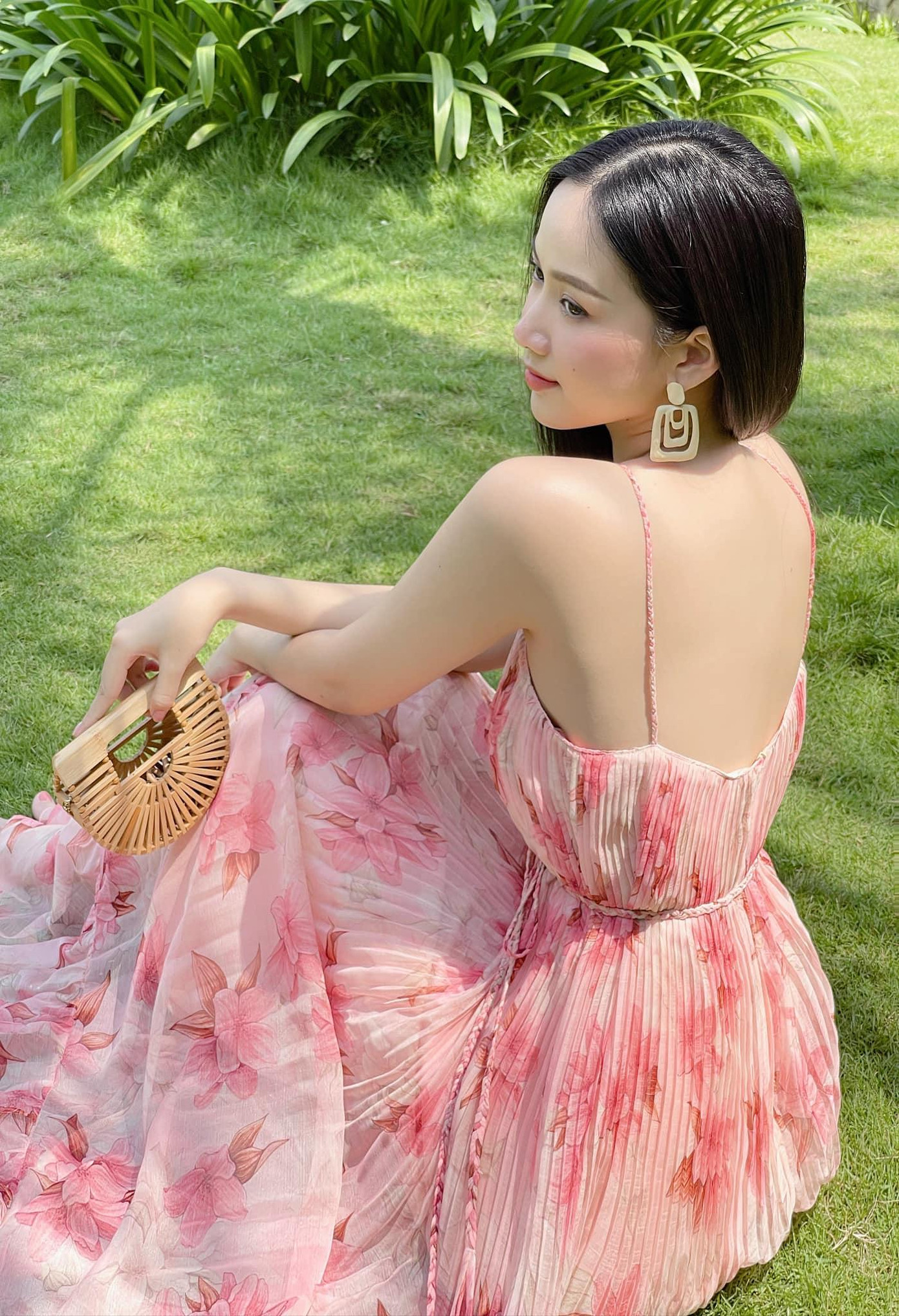 Người đẹp top 5 HHVN 2020 Phương Quỳnh khoe làn da trắng sứ không tì vết. Người đẹp top 5 HHVN 2020 Phương Quỳnh khoe làn da trắng sứ không tì vết.