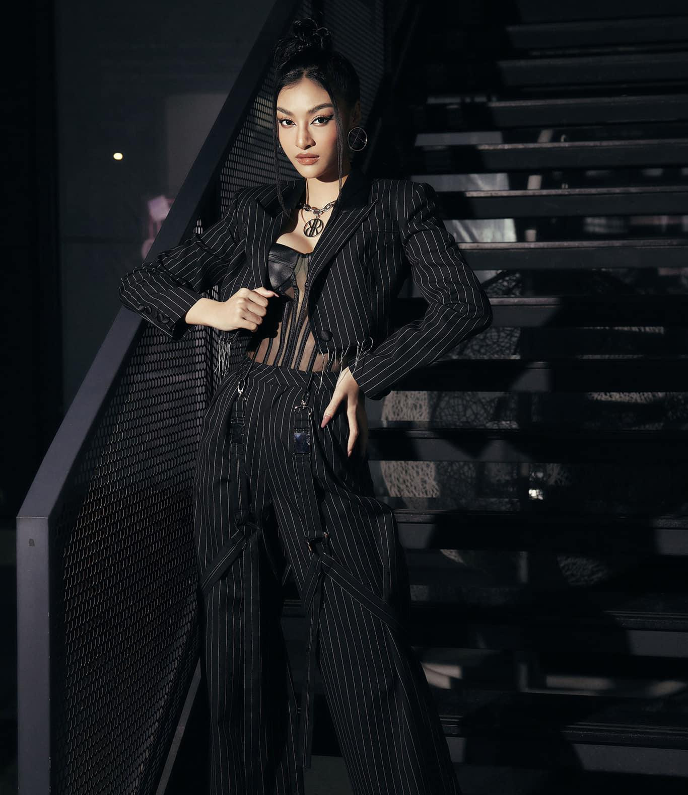 Trước đó, Á hậu Kiều Loan cũng từng diện thiết kế này ở một sự kiện.