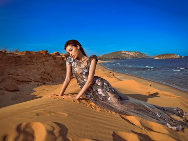 Hoa hậu Kỳ Duyên cũng từng có màn hoá thân thành 'tiên cá' xinh đẹp lộng lẫy trên biển.