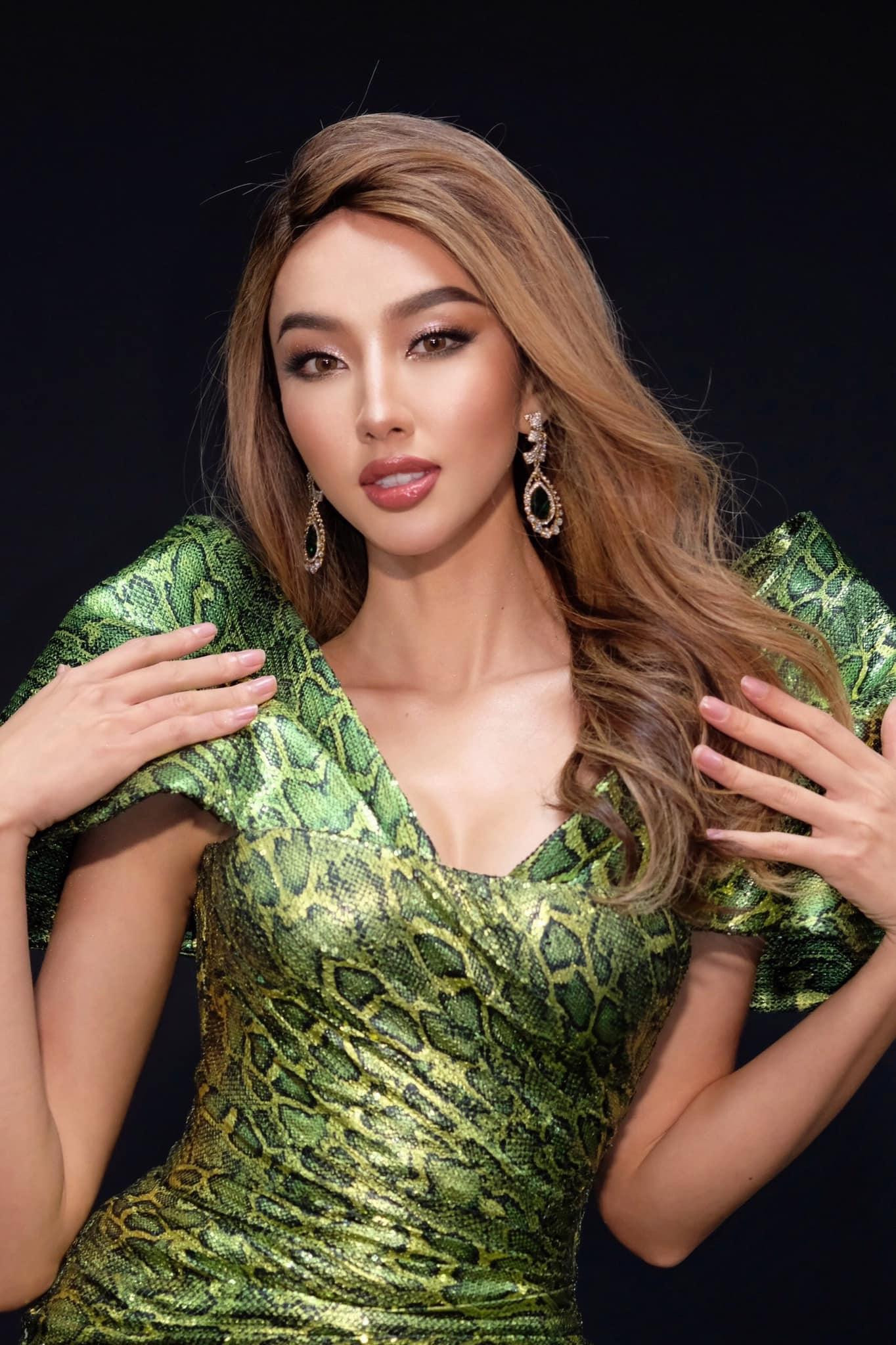 Thuỳ Tiên lạ lẫm khi đổi sang màu tóc nâu sáng. Thuỳ Tiên lạ lẫm khi đổi sang màu tóc nâu sáng.