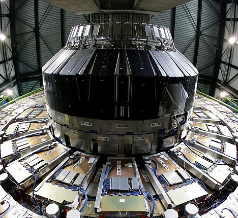 Chai từ tính cất giữ phản vật chất