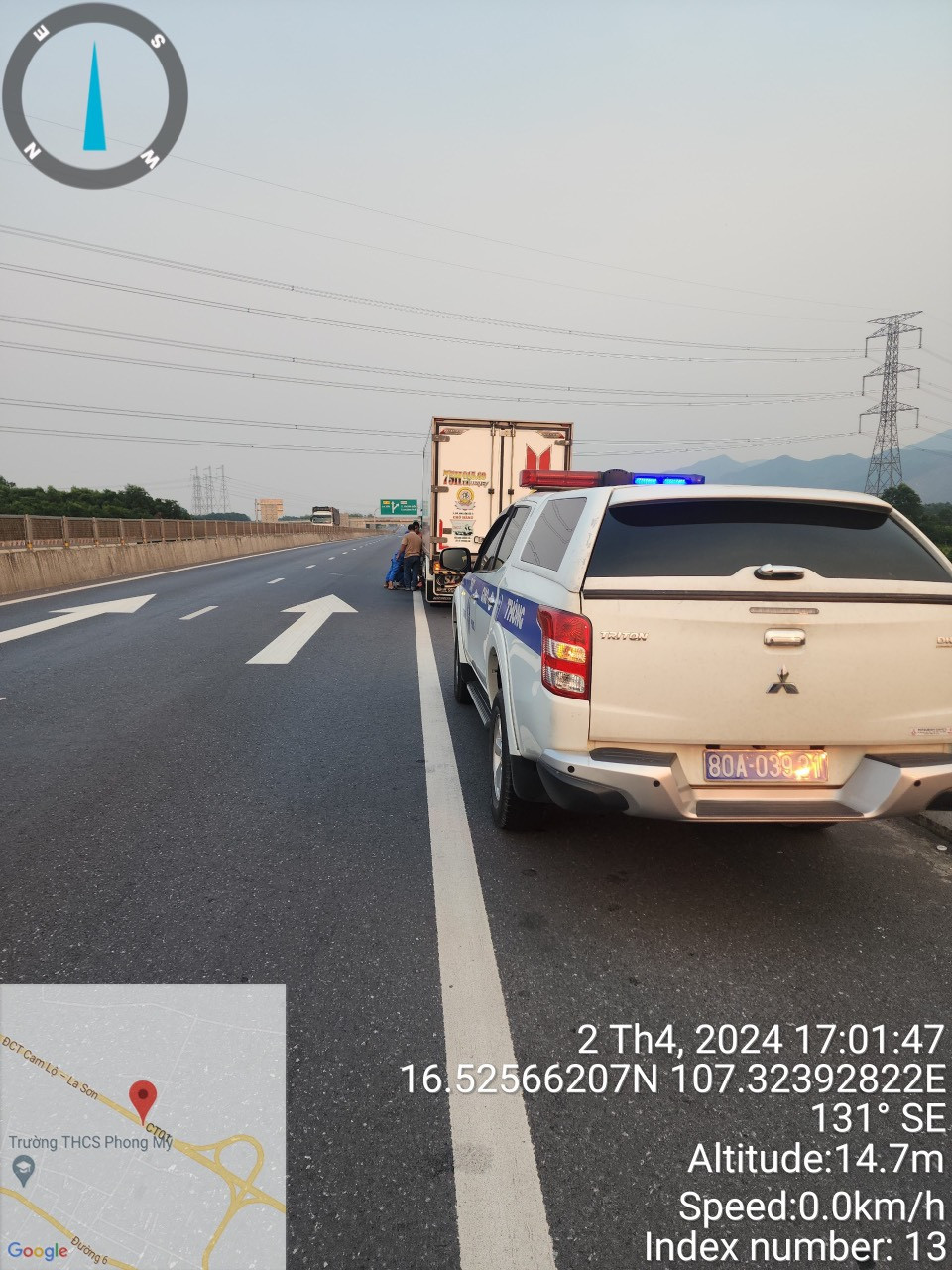 Lực lượng CSGT có mặt trên tuyến cao tốc. Lực lượng CSGT có mặt trên tuyến cao tốc.