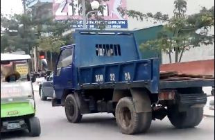 Đề nghị công an Thanh Hoá xác minh trường hợp trẻ nhỏ lái xe tải ảnh 1