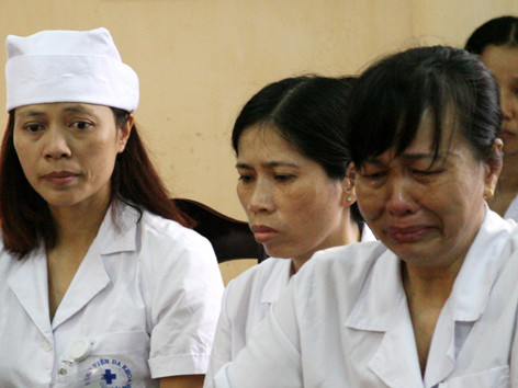 Những khuôn mặt đầy nước mắt và nặng trĩu suy tư trong lễ trao thưởng. Ảnh: Thái Hà. Những khuôn mặt đầy nước mắt và nặng trĩu suy tư trong lễ trao thưởng. Ảnh: Thái Hà