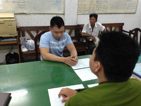 Đối tượng Nguyễn Ngọc Cường (SN 1982, trú quận 3) mang theo 1 thẻ ngành an ninh. Đối tượng Nguyễn Ngọc Cường (SN 1982, trú quận 3) mang theo 1 thẻ ngành an ninh