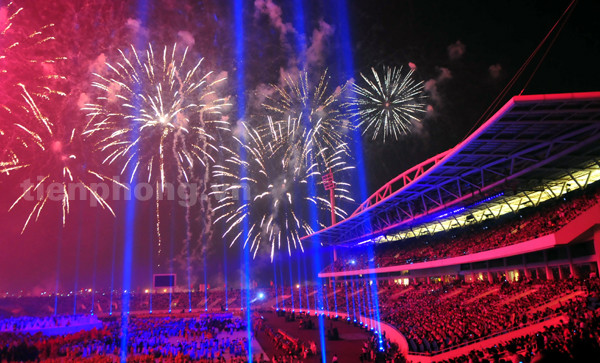 Đêm hội pháo hoa rực rỡ mừng Thủ đô nghìn tuổi ảnh 6