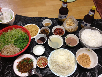 Cơm hến ở nhà hàng O Hips (Seoul, Hàn Quốc) trong tuần lễ quảng bá ẩm thực Việt do nhà hàng tổ chức