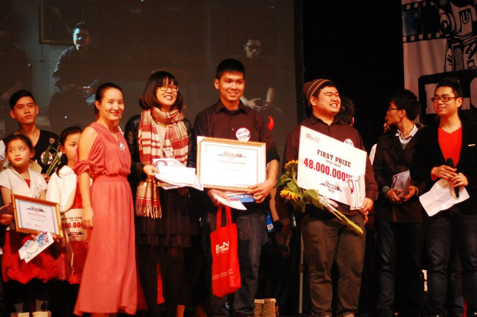 Nhóm Skylark với video clip tự sáng tác và màn trình diễn thành công trên sân khấu đã giành ngôi vô địch 