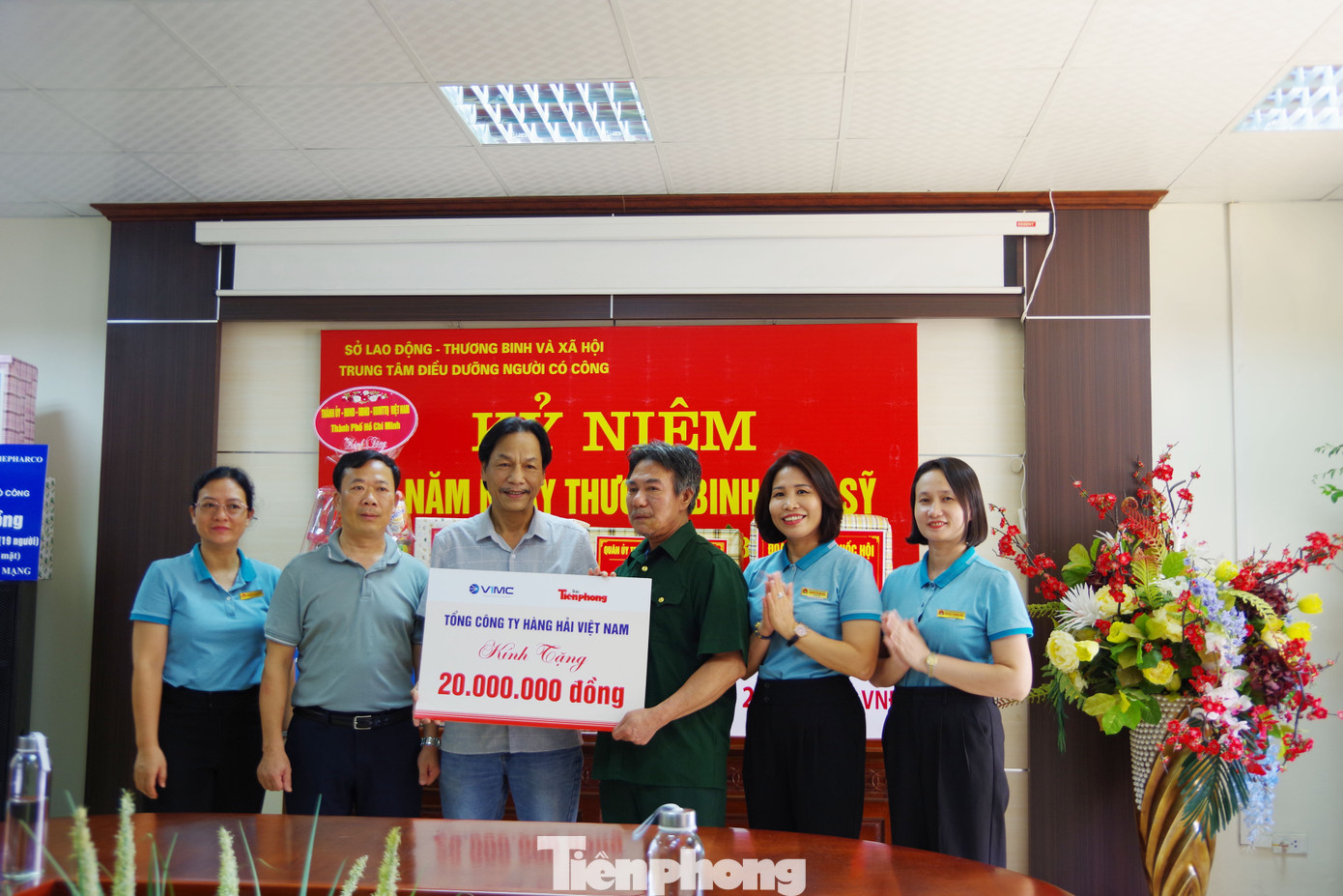 Nhà báo Lê Minh Toản chia sẻ: "Giờ đây, hằng ngày chúng ta được nghe âm thanh của sự sống, được sống trong hòa bình, có cuộc sống bình yên. Vì vậy, thế hệ trẻ cần biết ơn những Anh hùng liệt sỹ, các bác thương bệnh binh đã để lại một phần cơ thể ở chiến trường, góp phần giải phóng dân tộc, thống nhất đất nước, đem lại cuộc sống hạnh phúc, ấm no cho nhân dân. Xin kính chúc các bác mạnh khỏe, vui và luôn luôn là tấm gương cho thế hệ sau noi theo".