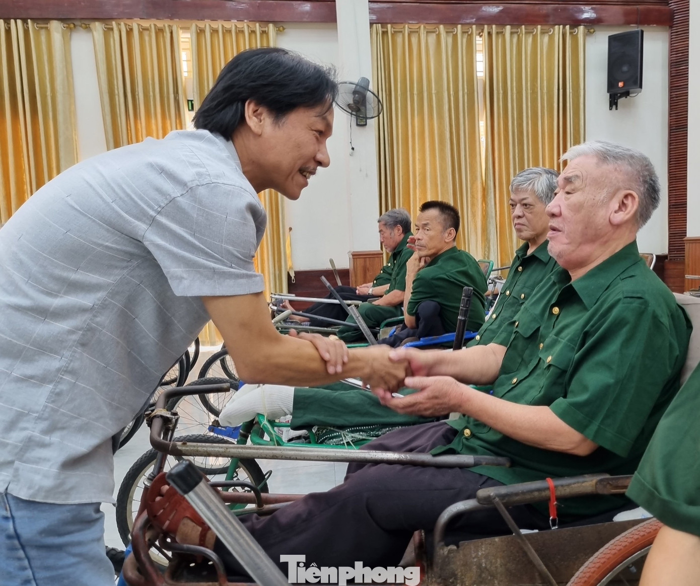 Nhà báo Lê Minh Toản, Phó Tổng biên tập báo Tiền Phong bày tỏ: Thấm nhuần đạo lý “Uống nước nhớ nguồn” và truyền thống tốt đẹp của dân tộc, nhiều năm qua, báo Tiền Phong duy trì đều đặn việc kêu gọi sự đóng góp của các doanh nghiệp thực hiện các hoạt động tri ân thương bệnh binh tại các Trung tâm điều dưỡng thương binh và cựu Thanh niên xung phong trên cả nước. Hoạt động này, nhằm bày tỏ lòng biết ơn với quá khứ và là cách giáo dục thế hệ trẻ biết ơn những thế hệ cha, anh đi trước.