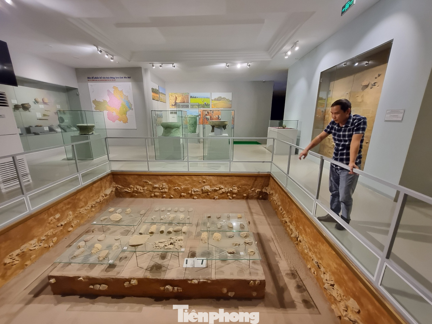 Mô phỏng di chỉ khảo cổ văn hóa Hòa Bình tại Bảo tàng tỉnh Yên Bái.