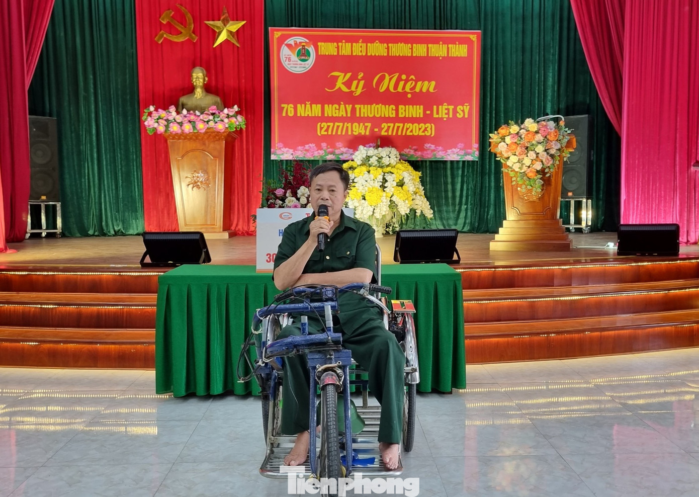 Thương binh Phạm Hồng Tư (tỷ lệ thương tật 91%, tại Trung tâm Điều dưỡng thương binh Thuận Thành) bày tỏ: “Xin cảm ơn các doanh nghiệp, cảm ơn báo Tiền Phong đến thăm hỏi tri ân, gắn bó với chúng tôi trong nhiều năm qua. Tình cảm và những món quà tri ân, động viên chúng tôi rất lớn, góp phần nâng đời sống cho các thương bệnh binh".