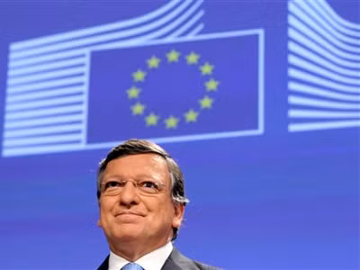 Ngày 12-10, Chủ tịch Ủy ban châu Âu Jose Manuel Barroso phát biểu với báo giới: Từ 6 thành viên ban đầu, EU nay có 27 nước, trở thành tấm gương về sự đoàn kết và hội nhập. Ảnh: AP